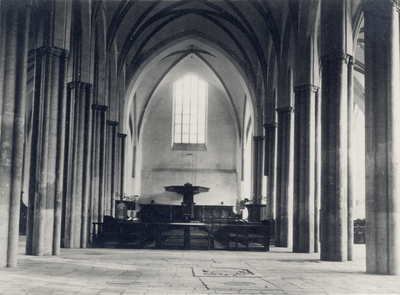 206916 Interieur van de Buurkerk te Utrecht: schip, met op de achtergrond de preekstoel.